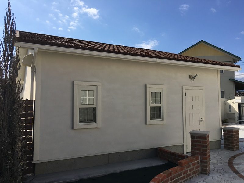 重厚なガレージ